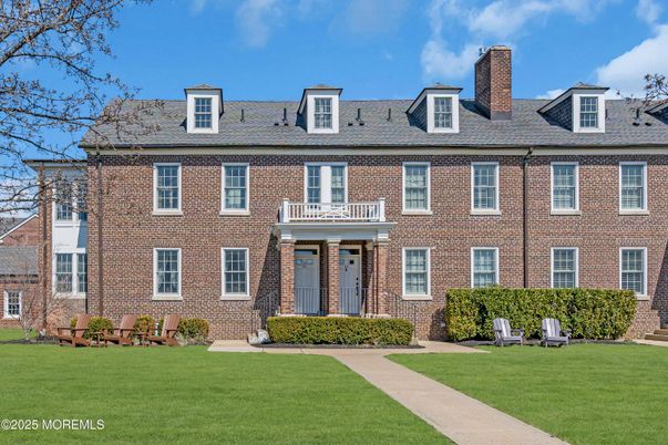 Exterior, Facade, Brick Facade, Georgian