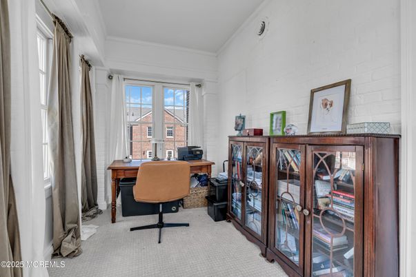 Home Office, Interior