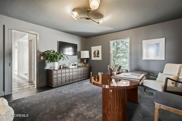 Home Office, Interior