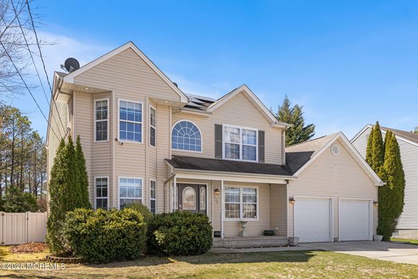 Attached, Exterior, Facade, Farmhouse