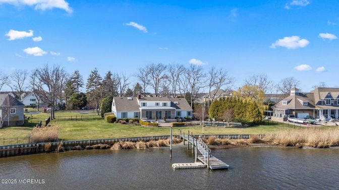 Exterior, Lake