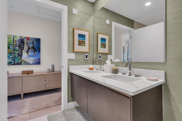 Bathroom, Dual Sink Vanities, Interior, Recessed Lighting