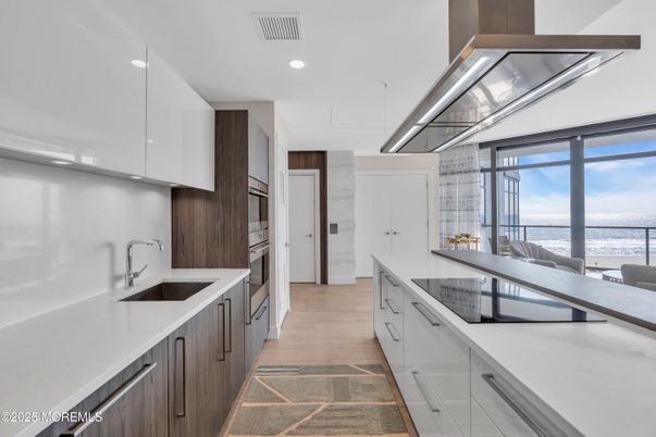 Interior, Kitchen, Recessed Lighting, Water, Wood Texture Flooring