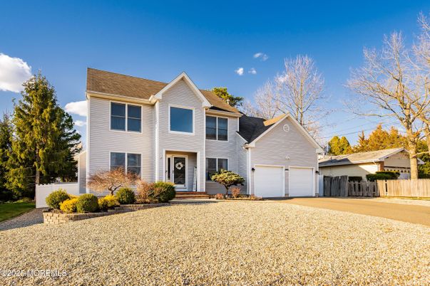 Attached, Exterior, Facade, Farmhouse