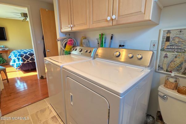 Interior, Washer, Wood Texture Flooring