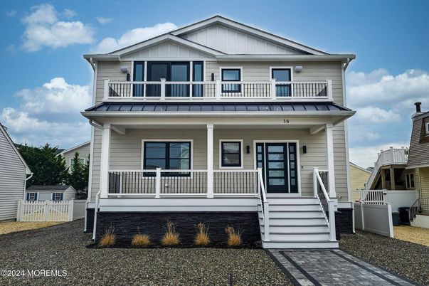 Exterior, Facade, Queen Anne Victorian