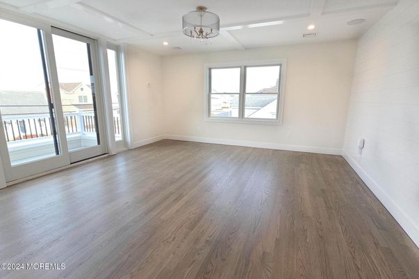 Empty room, Interior, Recessed Lighting, Wood Texture Flooring