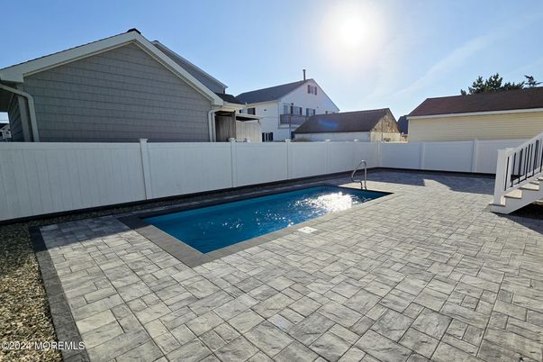 Exterior, Pool