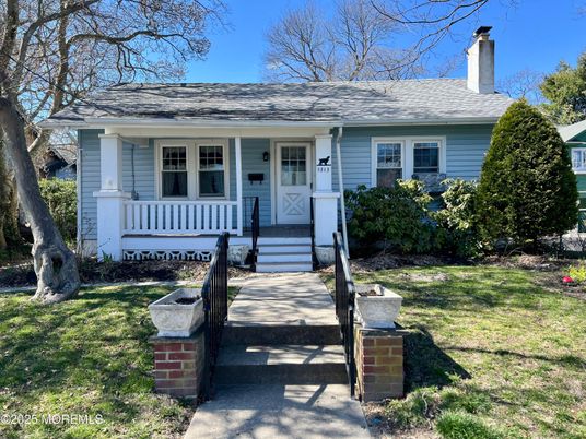 Exterior, Facade, Cape Cod