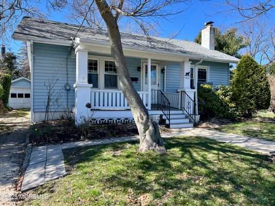 Exterior, Facade, Cape Cod