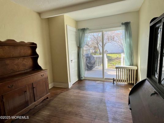 Interior, Washer, Wood Texture Flooring