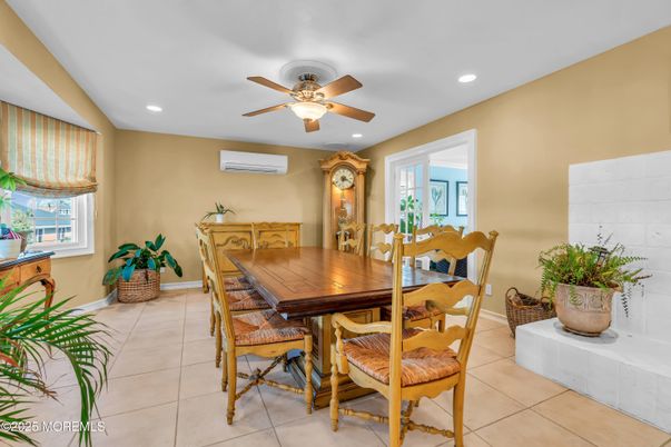 Dining room, Interior, Recessed Lighting
