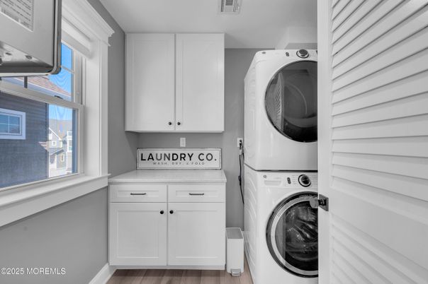 Interior, Utility Closets, Washer, Wood Texture Flooring