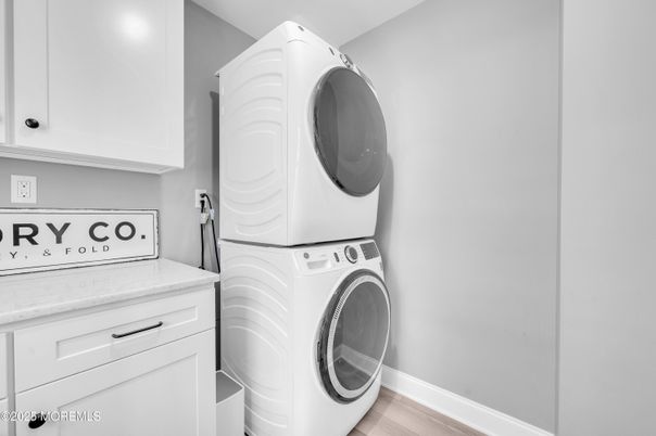 Interior, Utility Closets, Washer, Wood Texture Flooring