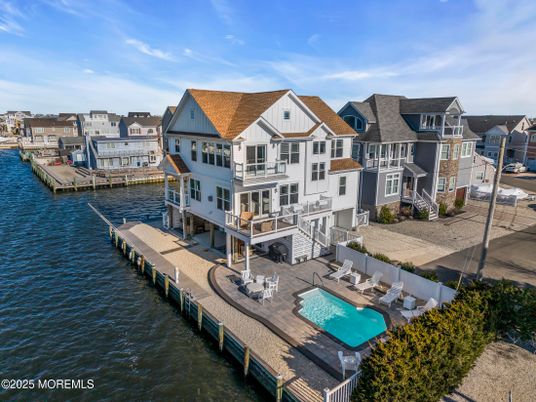 Exterior, Lake, Pool