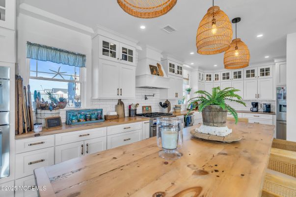 Dining room, Interior, Kitchen, Pendant Lights, Recessed Lighting, Stainless Steel Appliances