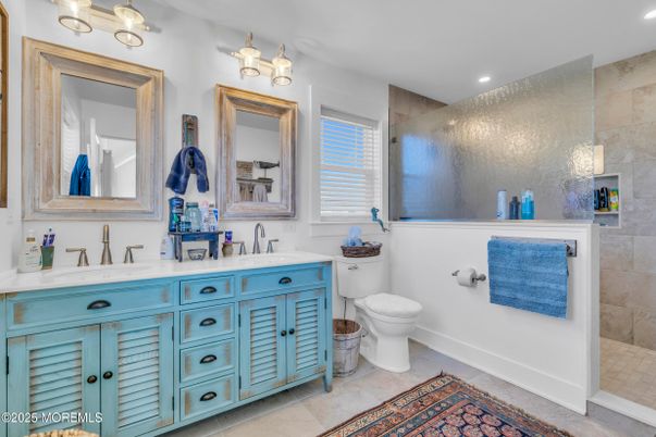 Bathroom, Dual Sink Vanities, Interior, Recessed Lighting