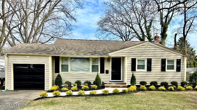 Attached, Exterior, Facade, Ranch