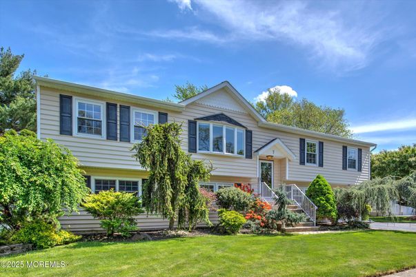 Exterior, Facade, Raised Ranch