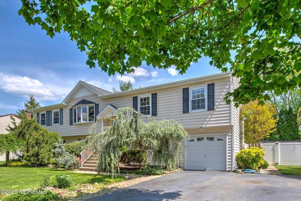 Attached, Exterior, Facade, Raised Ranch