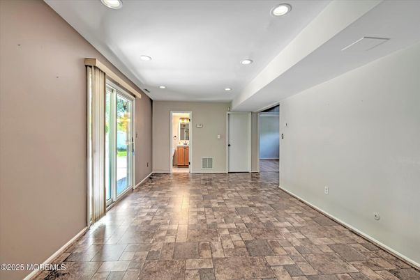 Empty room, Interior, Recessed Lighting