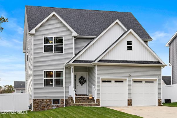 Attached, Exterior, Facade, Farmhouse
