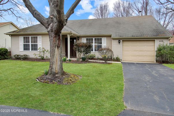 Attached, Exterior, Facade, Ranch