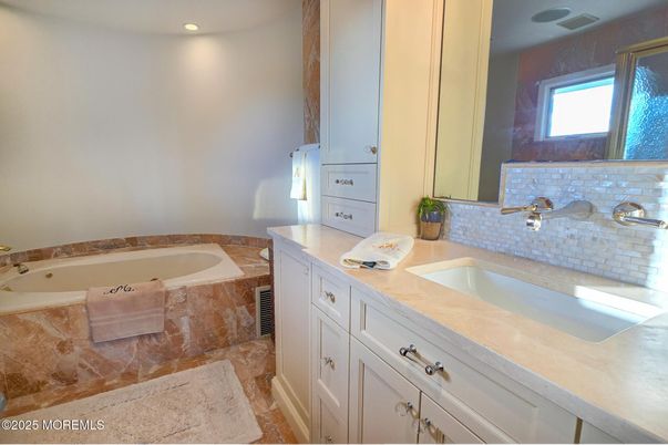 Bathroom, Interior, Recessed Lighting