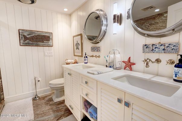 Bathroom, Dual Sink Vanities, Interior, Recessed Lighting