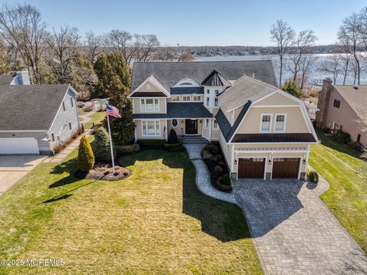 Attached, Exterior, Facade, Water, Queen Anne Victorian