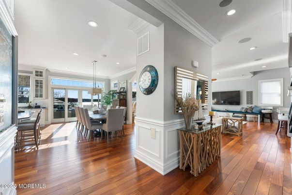 Dining room, Interior, Living room, Pendant Lights, Recessed Lighting, Wood Texture Flooring