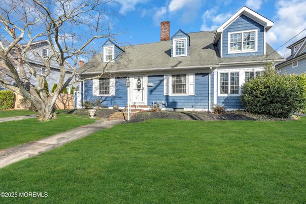 Exterior, Facade, Cape Cod
