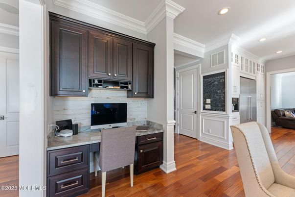 Home Office, Interior, Kitchen, Recessed Lighting, Wood Texture Flooring