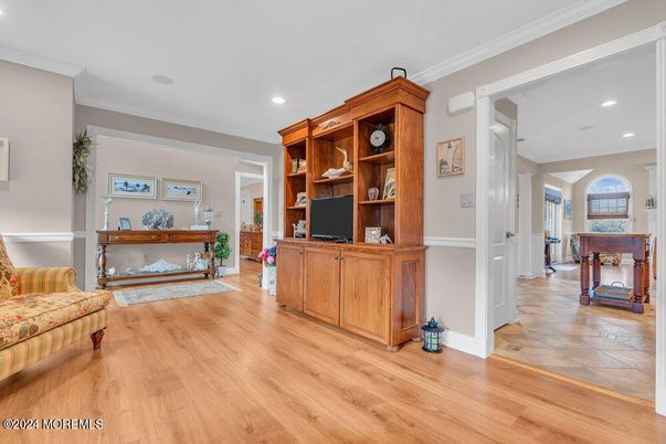 Interior, Recessed Lighting, Wood Texture Flooring