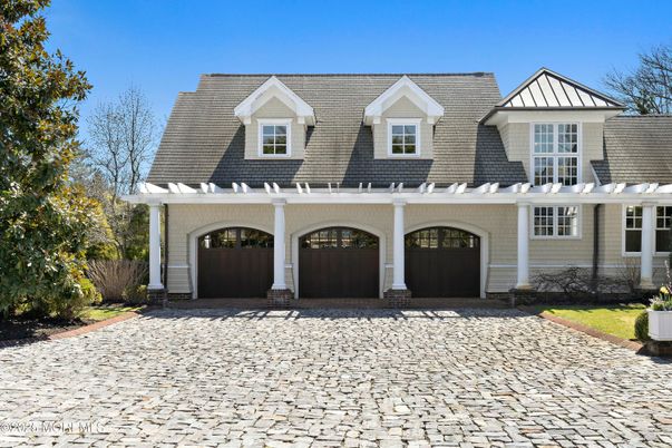 Attached, Exterior, Facade, Farmhouse