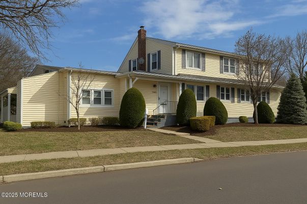 Exterior, Facade, Farmhouse