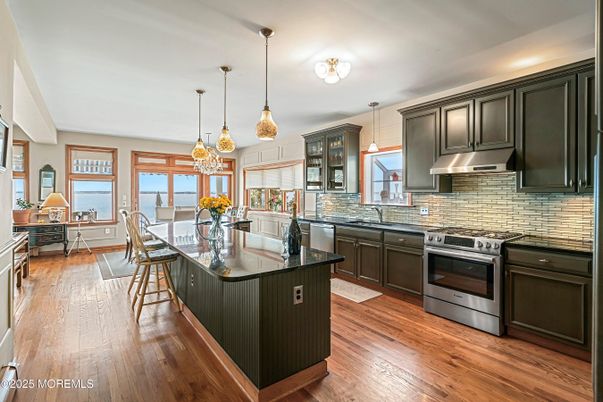 Dining room, Interior, Kitchen, Pendant Lights, Stainless Steel Appliances, Wood Texture Flooring