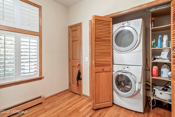 Interior, Utility Closets, Washer, Wood Texture Flooring