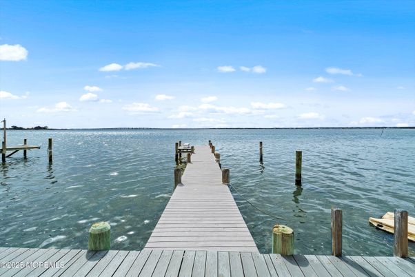 Exterior, Lake