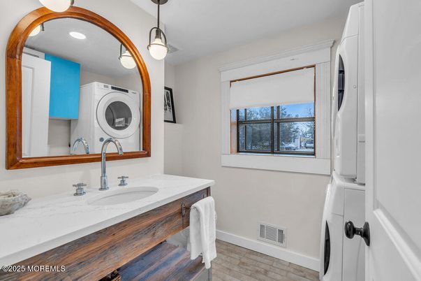 Bathroom, Interior, Pendant Lights, Recessed Lighting