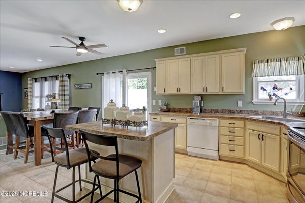 Dining room, Interior, Kitchen, Recessed Lighting
