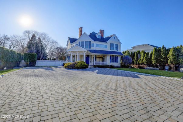 Backyard, Exterior, Facade, Queen Anne Victorian