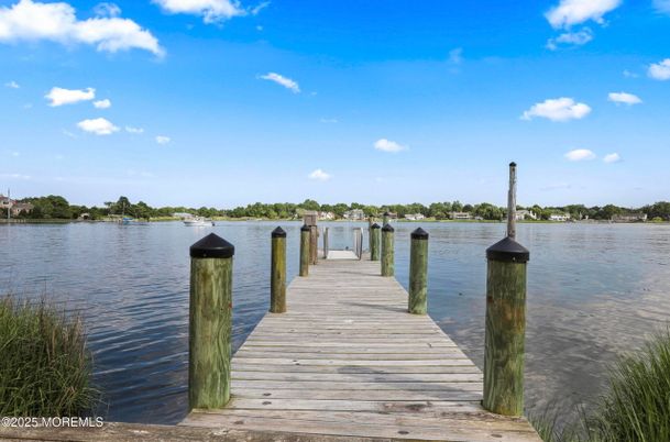 Exterior, Lake