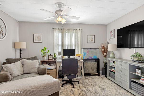 Home Office, Interior