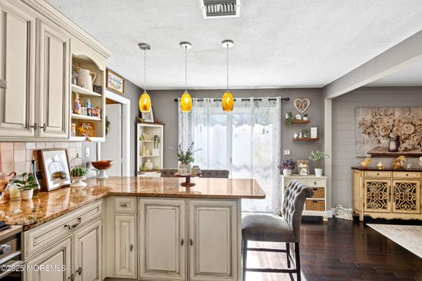 Interior, Pendant Lights, Wood Texture Flooring