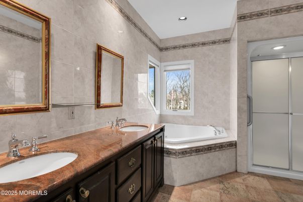 Bathroom, Dual Sink Vanities, Interior, Recessed Lighting