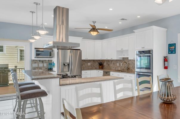 Dining room, Interior, Kitchen, Pendant Lights, Recessed Lighting, Stainless Steel Appliances