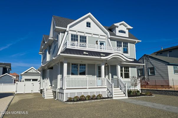 Exterior, Facade, Queen Anne Victorian