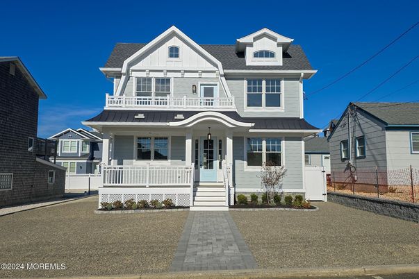 Exterior, Facade, Queen Anne Victorian