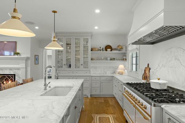 Fireplace, Interior, Kitchen, Pendant Lights, Recessed Lighting, Wood Texture Flooring